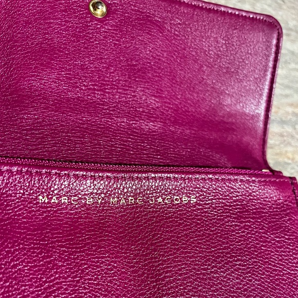 Marc by Marc Jacobs magenta pink pebble grain leather trifold wallet - Picture 7 of 16